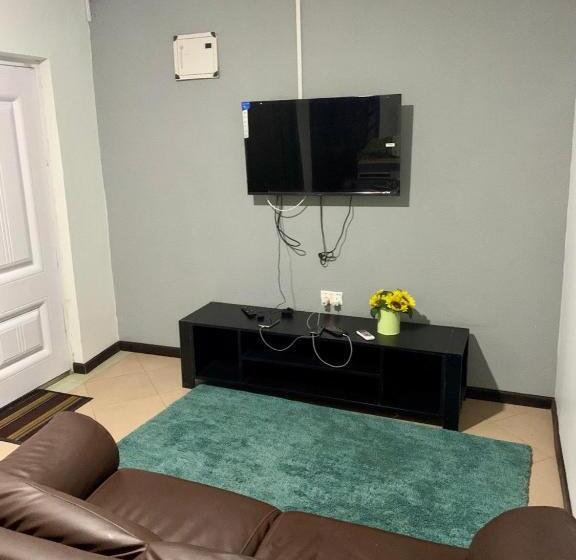 Bed and Breakfast Van Der Salle   Daisy S Garden