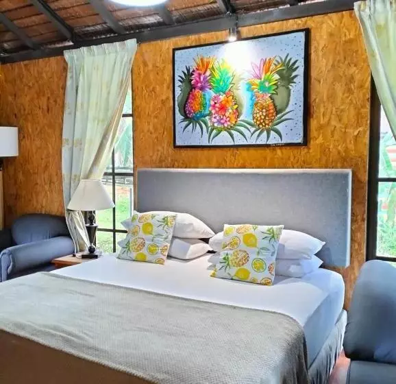ホテル Chalet Josapine D  Rumah Bonda River View