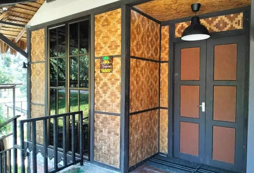 ホテル Chalet Josapine D  Rumah Bonda River View