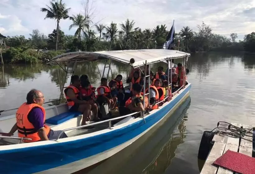 Hotelli Fikri Wetland Guesthouse & Resort