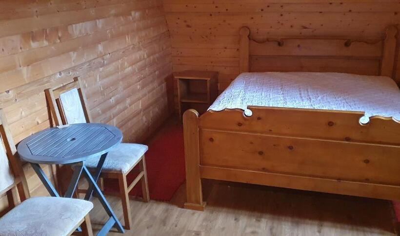 בית מלון כפרי Pensiunea Veselia