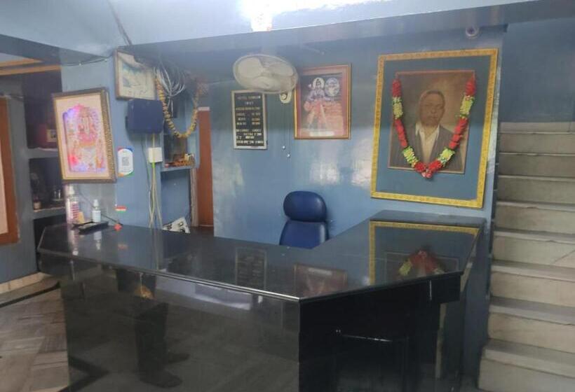 ホテル Shubam Banquet & Restaurant By Wb Inn