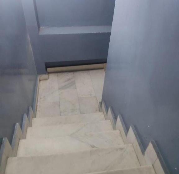 ホテル Shubam Banquet & Restaurant By Wb Inn