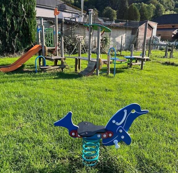 پانسیون Chalet Charmant Monika Avec Piscine