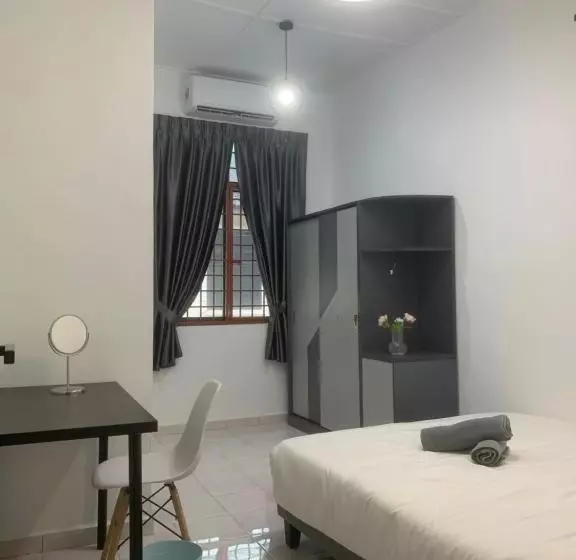 ペンション Queen Room Semi Attached Bathroom Bukit Mertajam Alma Impian