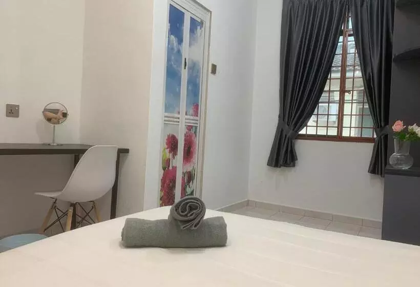 ペンション Queen Room Semi Attached Bathroom Bukit Mertajam Alma Impian