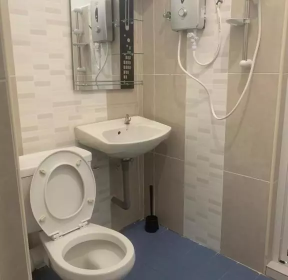 ペンション Queen Room Semi Attached Bathroom Bukit Mertajam Alma Impian