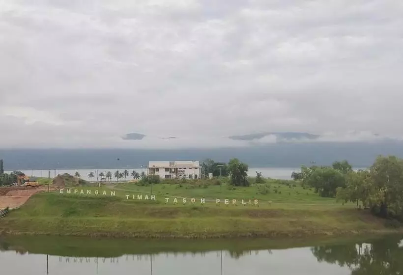 Terinai Tasoh Lake View Resort