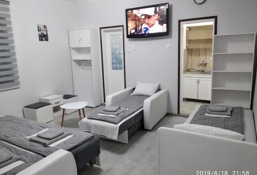 هاستل Apartmani Pinokio