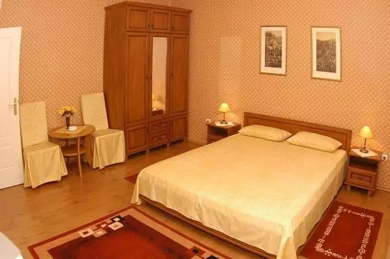 تختخواب و صبحانه Peron Panzió