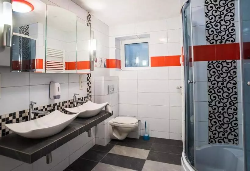 Majatalo Monteurzimmer Rabe