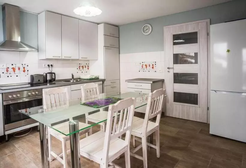 Majatalo Monteurzimmer Rabe