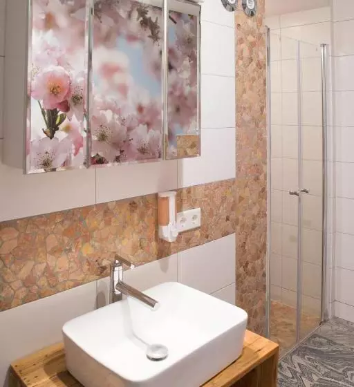 Majatalo Monteurzimmer Rabe