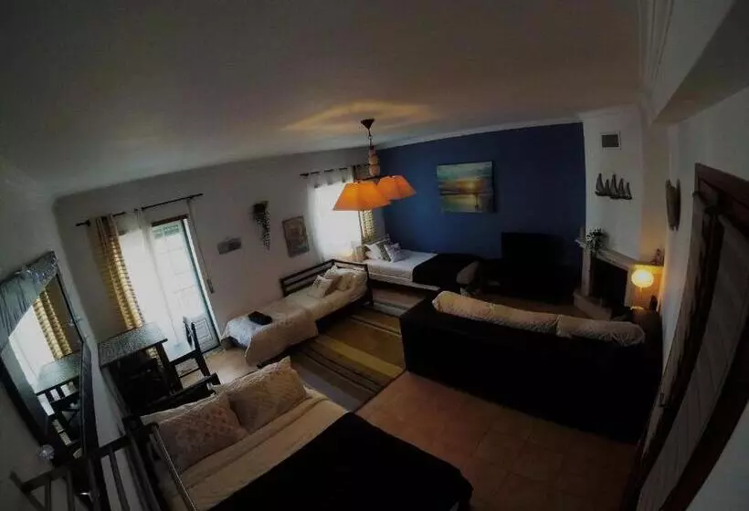 Majatalo Peniche Surf Lodge 2