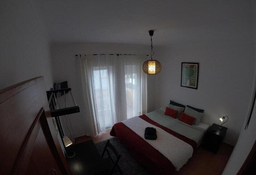 پانسیون Peniche Surf Lodge 2