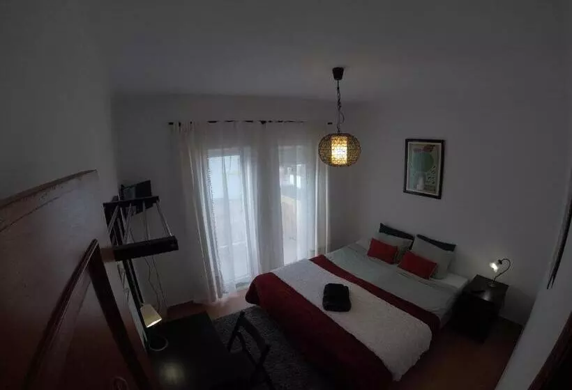 Majatalo Peniche Surf Lodge 2