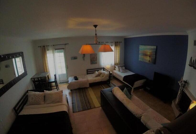 پانسیون Peniche Surf Lodge 2