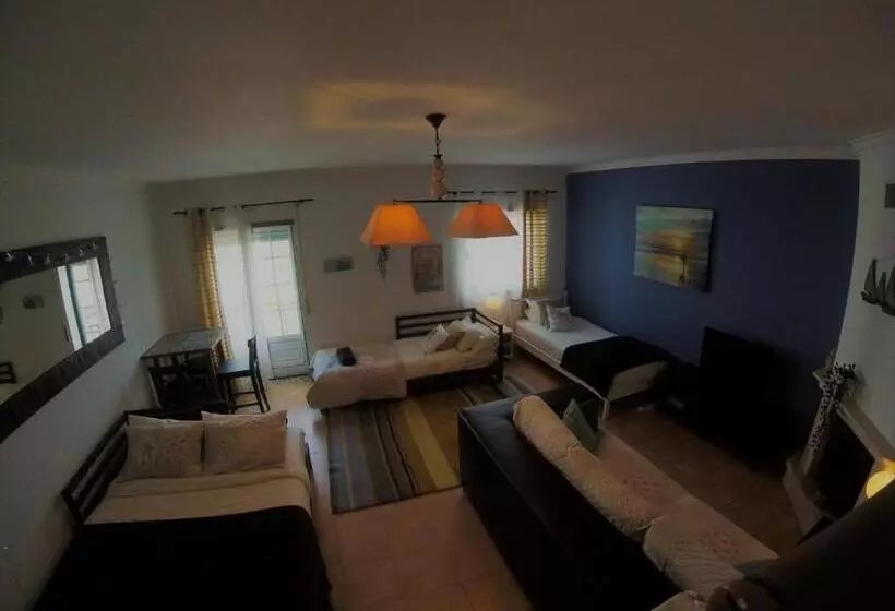 Majatalo Peniche Surf Lodge 2