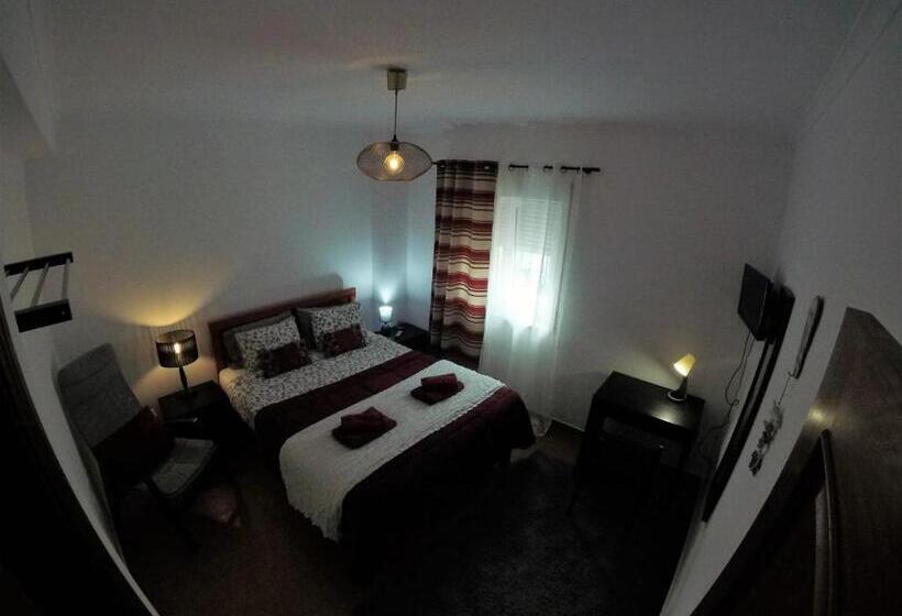 پانسیون Peniche Surf Lodge 2