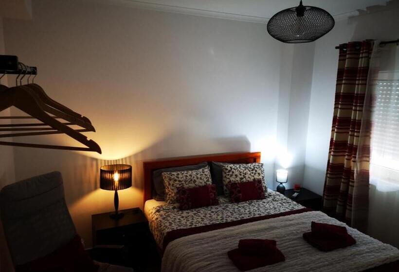 پانسیون Peniche Surf Lodge 2