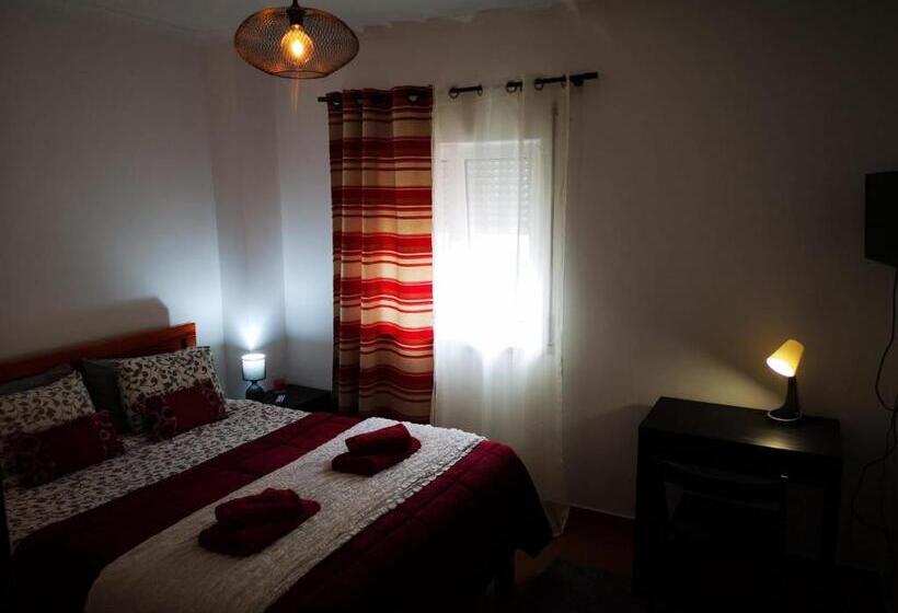 پانسیون Peniche Surf Lodge 2