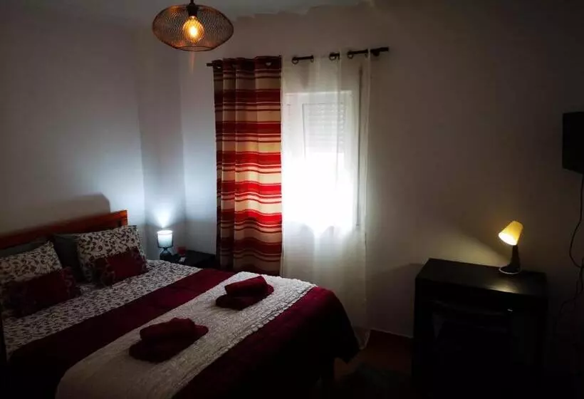 Majatalo Peniche Surf Lodge 2