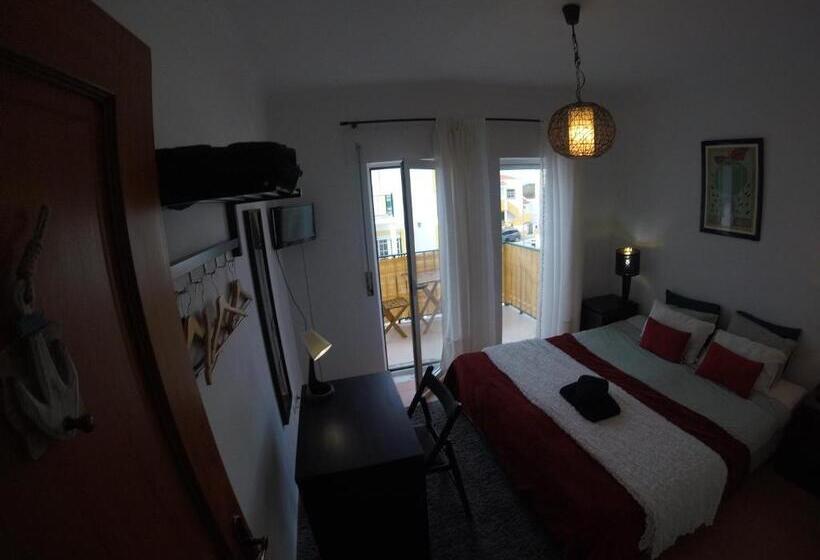 پانسیون Peniche Surf Lodge 2