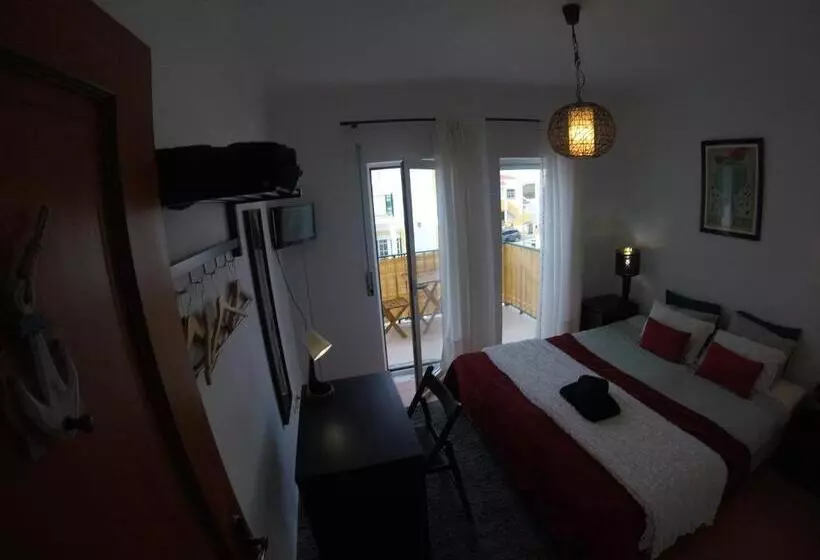 Majatalo Peniche Surf Lodge 2