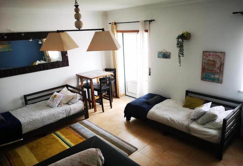 پانسیون Peniche Surf Lodge 2