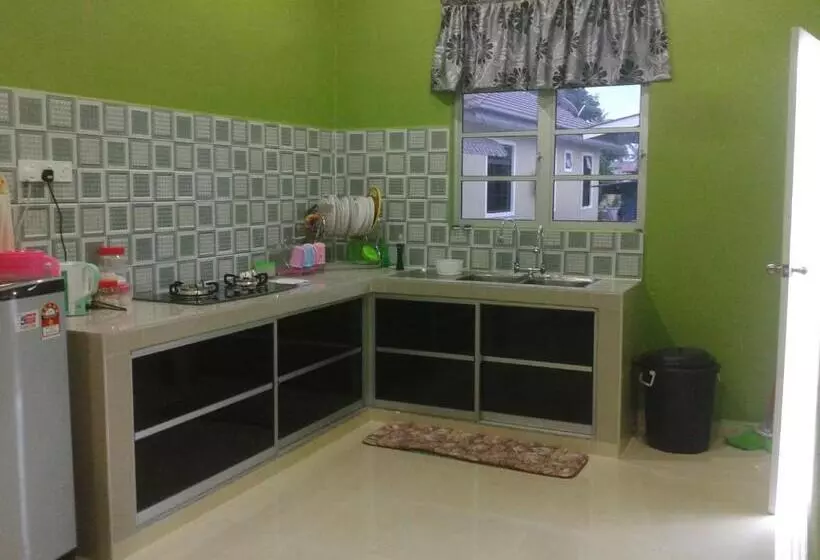 Aamiaismajoitus (B&B) Tok Ayah Homestay Transit Room