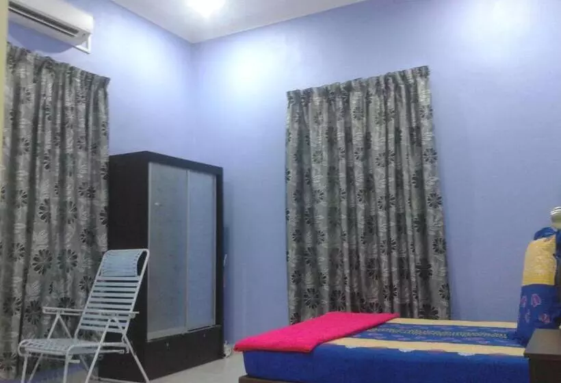 Aamiaismajoitus (B&B) Tok Ayah Homestay Transit Room