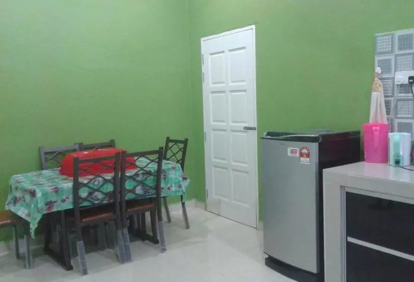 Aamiaismajoitus (B&B) Tok Ayah Homestay Transit Room