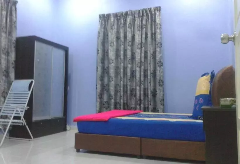Aamiaismajoitus (B&B) Tok Ayah Homestay Transit Room