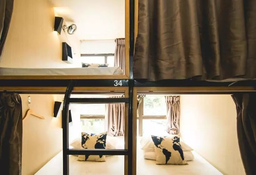 カプセルホテル Traveller Bunker Hostel