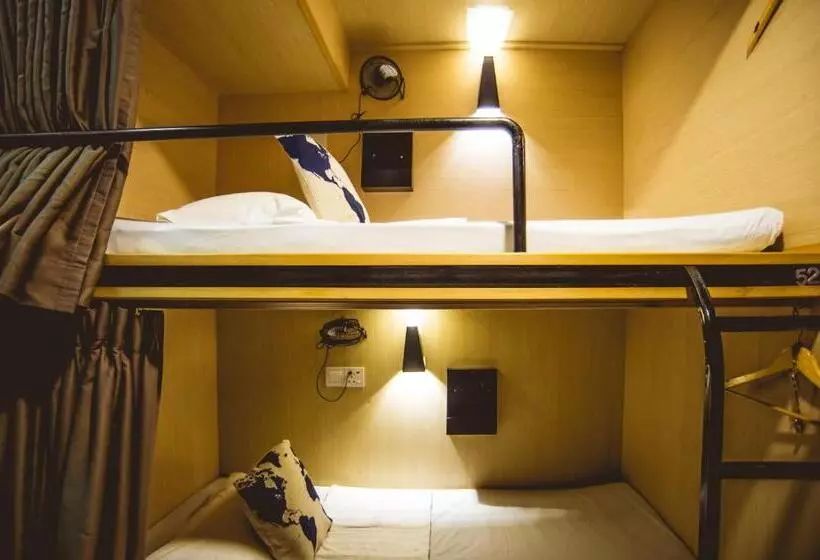 カプセルホテル Traveller Bunker Hostel
