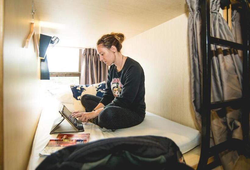 Capsule Hotel Traveller Bunker Hostel