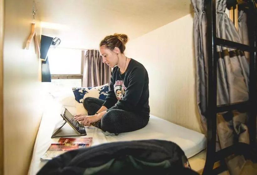 カプセルホテル Traveller Bunker Hostel