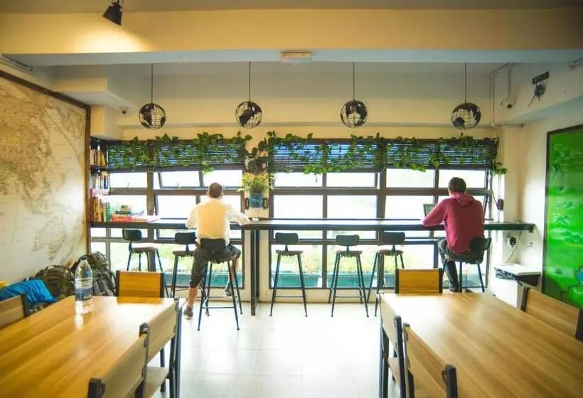 カプセルホテル Traveller Bunker Hostel