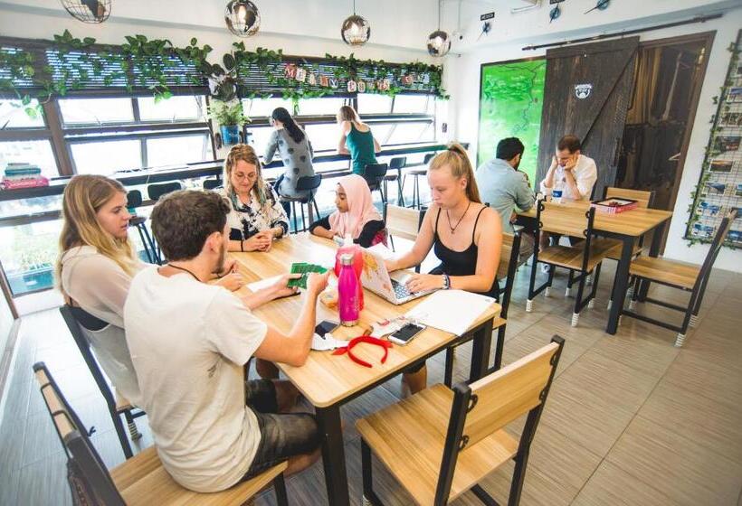 Capsule Hotel Traveller Bunker Hostel