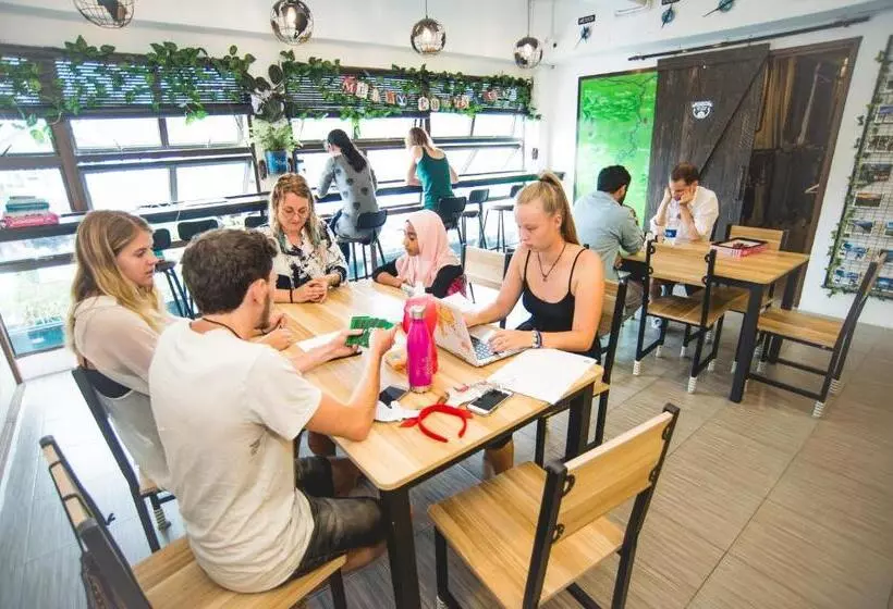 カプセルホテル Traveller Bunker Hostel