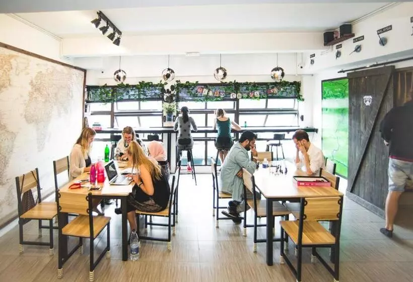 カプセルホテル Traveller Bunker Hostel