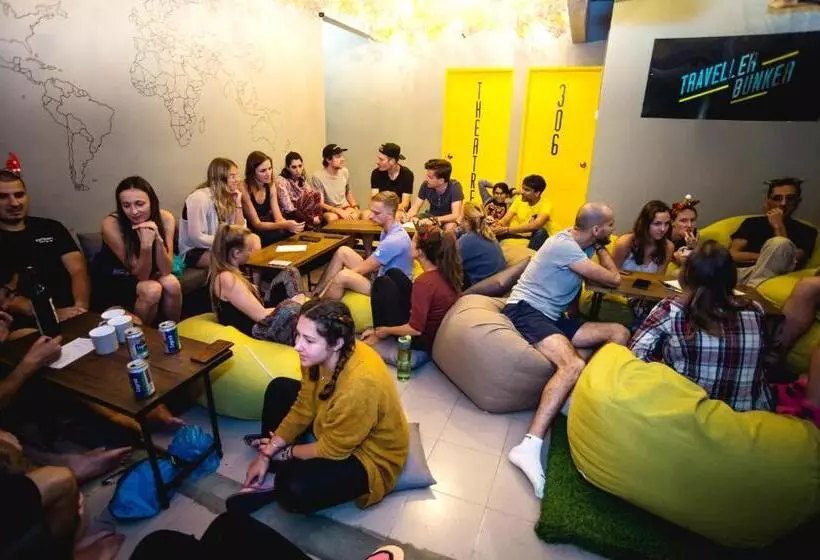 カプセルホテル Traveller Bunker Hostel