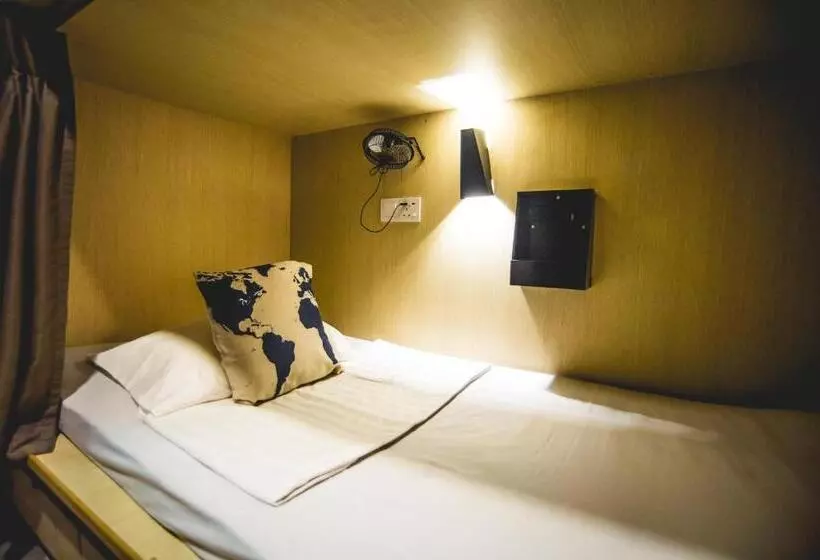 カプセルホテル Traveller Bunker Hostel