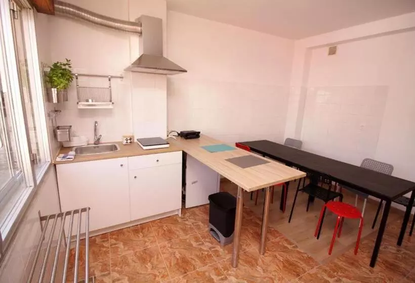 ペンション Albergue Lalin Centro