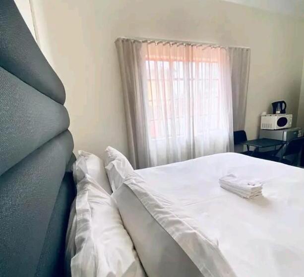 Pension Tshinakie Guesthouse Pretoria