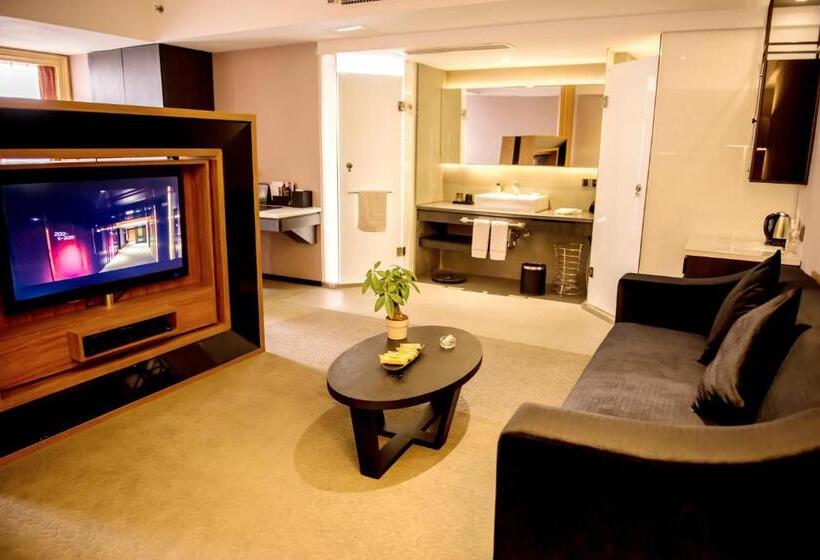 重庆江北观音桥高悦酒店地铁站店