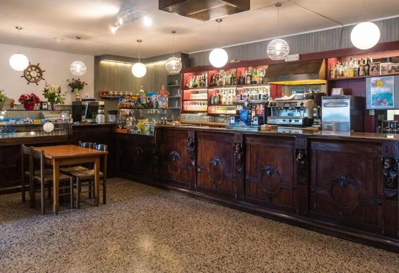 Отель Ristorante Albergo Al Donatore