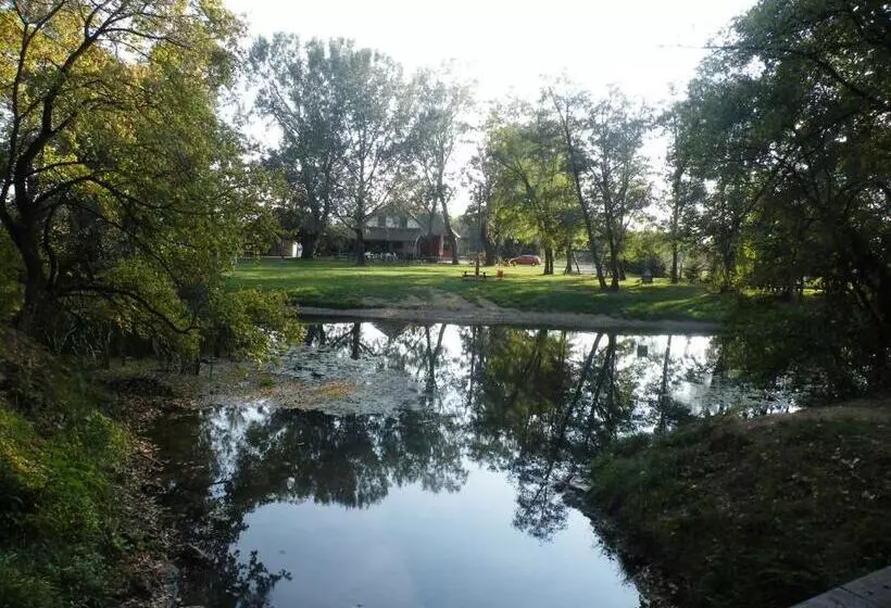 Vizimalom Kemping, Panzió és étterem