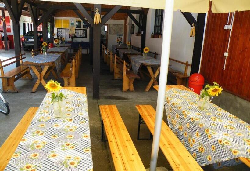 Vizimalom Kemping, Panzió és étterem