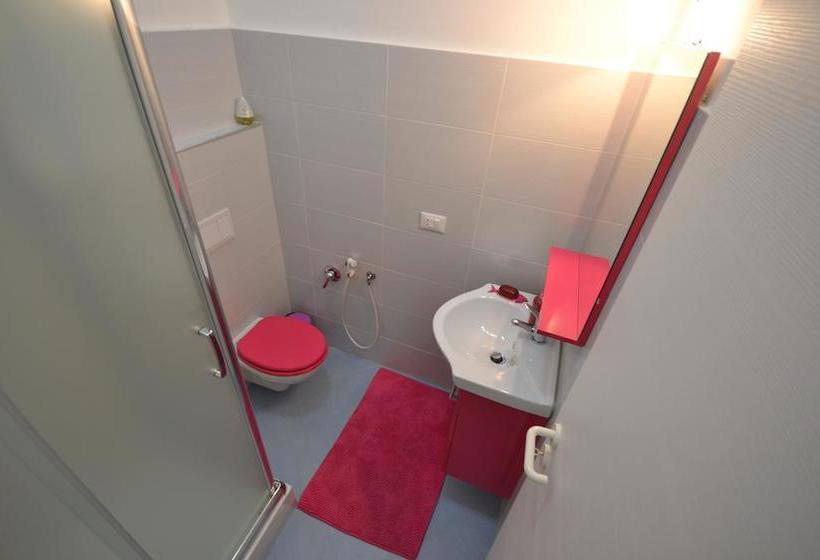 تختخواب و صبحانه Ariadimare